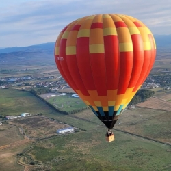 UITĂ-TE ÎN JOS DIN BALONUL CU AER CALD!