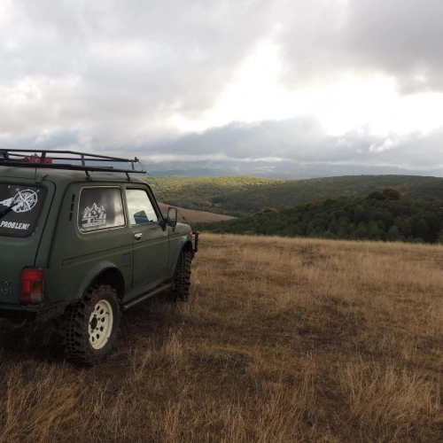 PE URMELE REGELUI: TUR OFF-ROAD PRIN IZVOARE ȘI SATE ASCUNSE