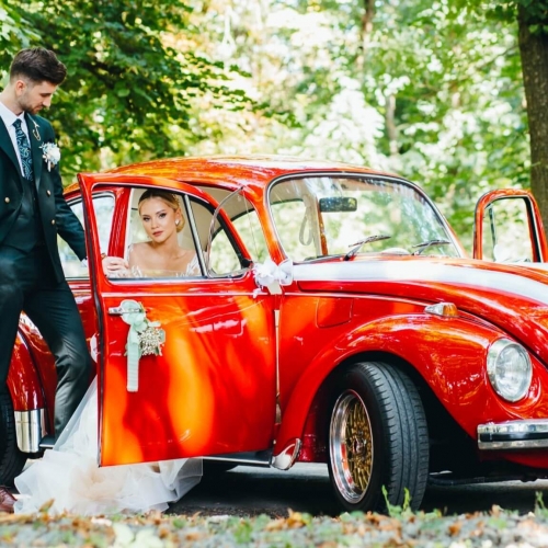 ÎNCHIRIERE VW BEETLE DE EPOCĂ PENTRU SESIUNE FOTO (DE NUNTĂ)