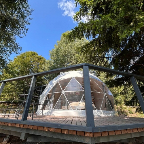 PANORÁMÁS GLAMPING ÉLMÉNY A FENYVESEK KÖZÖTT