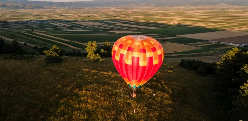HŐLÉGBALLONNAL HÁROMSZÉK FÖLÖTT – CSALÁDI/ BARÁTI KALAND