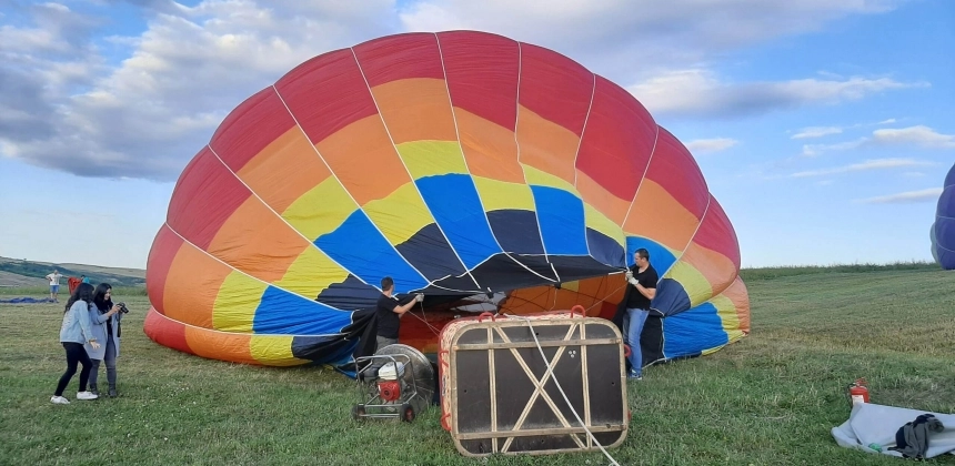 HŐLÉGBALLONNAL HÁROMSZÉK FÖLÖTT – CSALÁDI/ BARÁTI KALAND