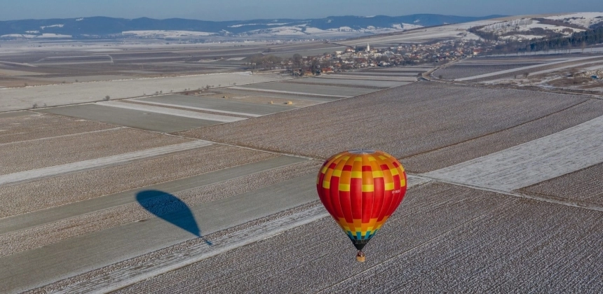 HŐLÉGBALLONNAL HÁROMSZÉK FÖLÖTT – CSALÁDI/ BARÁTI KALAND