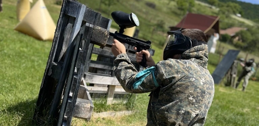 PAINTBALL - VOPSEȘTE-ȚI ADVERSARII ÎN CULORI!