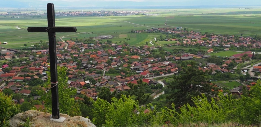 EXCURSIE CU E-BIKE LA VÂRFUL PERKŐ, CU PICNIC