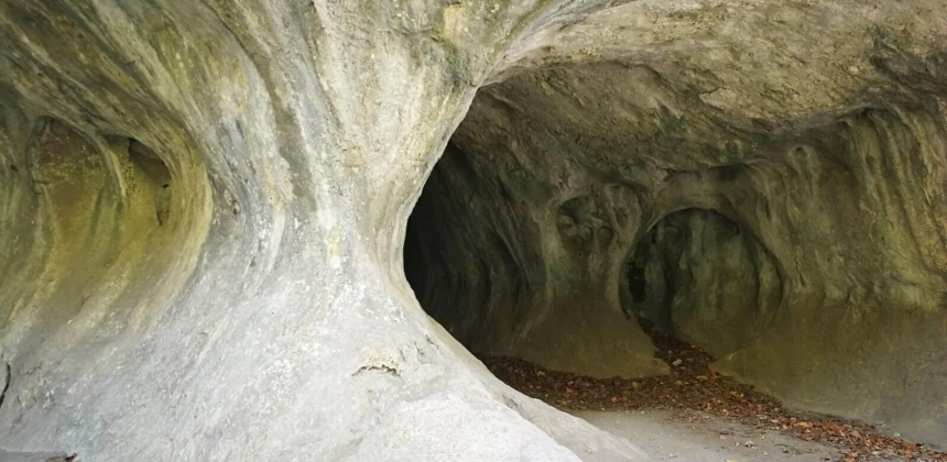 PEȘTERI LEGENDARE ÎN CHEILE VÂRGHIȘULUI