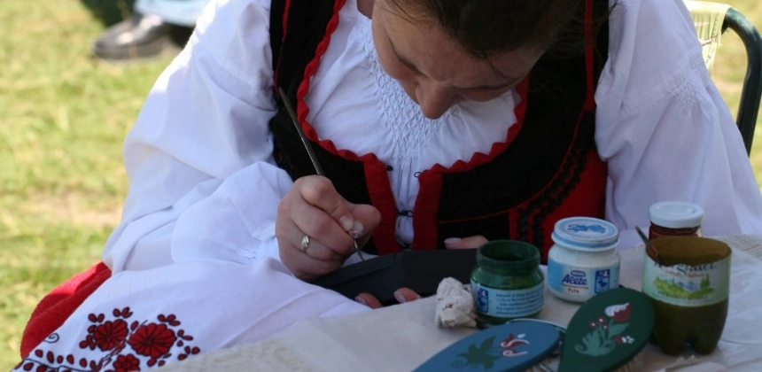 NÉPI BÚTORFESTÉS