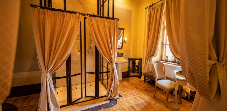 EVADARE ROMANTICĂ ÎN LUXUL CASTELULUI MIKES