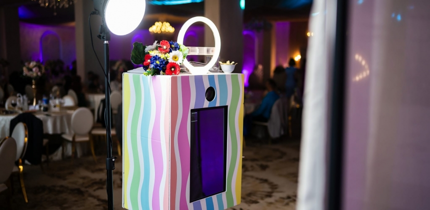 ÎNCHIRIERE PHOTOBOOTH - AMINTIRI FOTO DE LA EVENIMENTUL TĂU