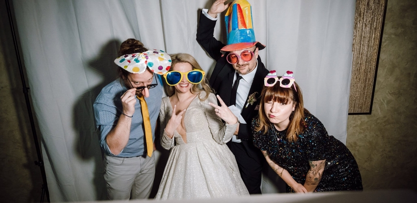 ÎNCHIRIERE PHOTOBOOTH - AMINTIRI FOTO DE LA EVENIMENTUL TĂU