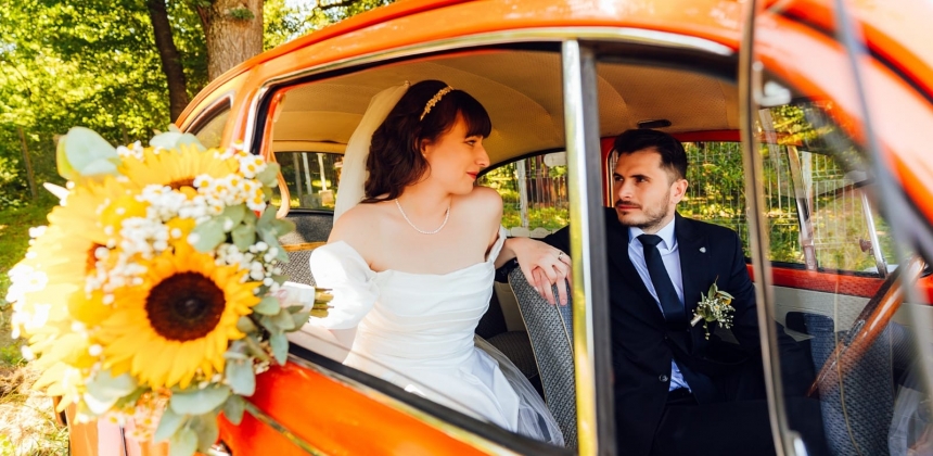 ÎNCHIRIERE VW BEETLE DE EPOCĂ PENTRU SESIUNE FOTO (DE NUNTĂ)