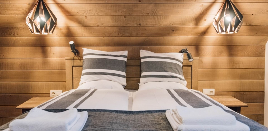 PANORÁMA, WELLNESS, ROMANTIKA – KETTESBEN A MADARASI GYOPÁRBAN