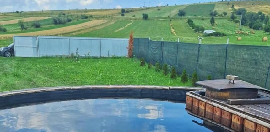 GURULÓ DÉZSAFÜRDŐ – FORRÓ PILLANATOK A SAJÁT UDVARODBAN