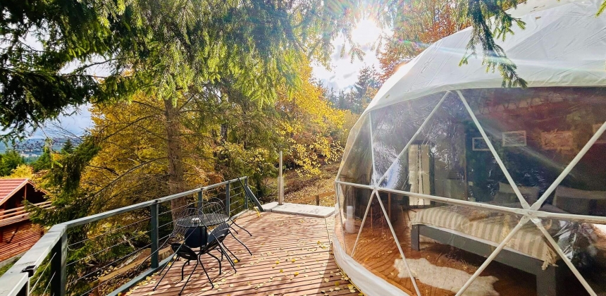PANORÁMÁS GLAMPING ÉLMÉNY A FENYVESEK KÖZÖTT