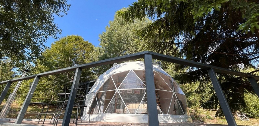 EVADARE INTIMĂ ÎN NATURĂ CU PANORAMĂ DE MUNTE