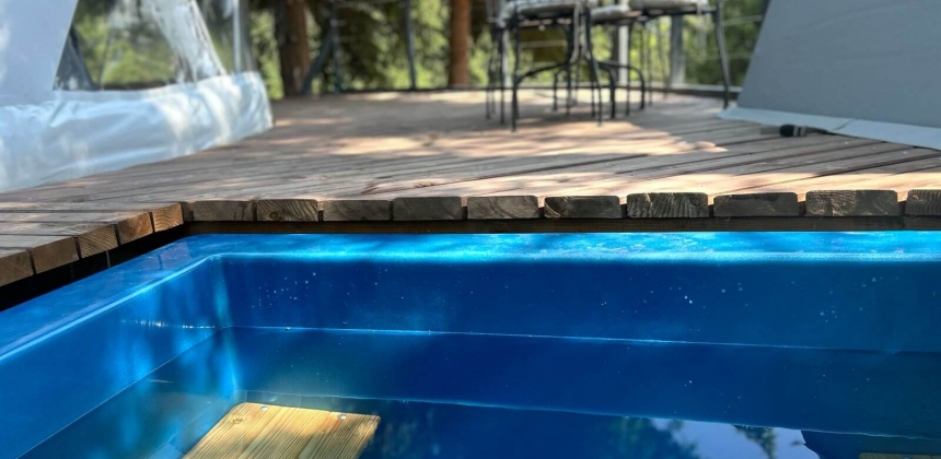 EVADARE INTIMĂ ÎN NATURĂ CU PANORAMĂ DE MUNTE