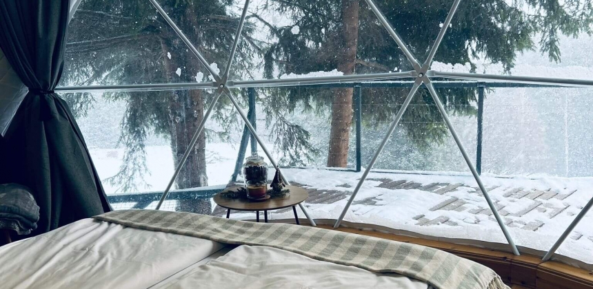 EVADARE INTIMĂ ÎN NATURĂ CU PANORAMĂ DE MUNTE