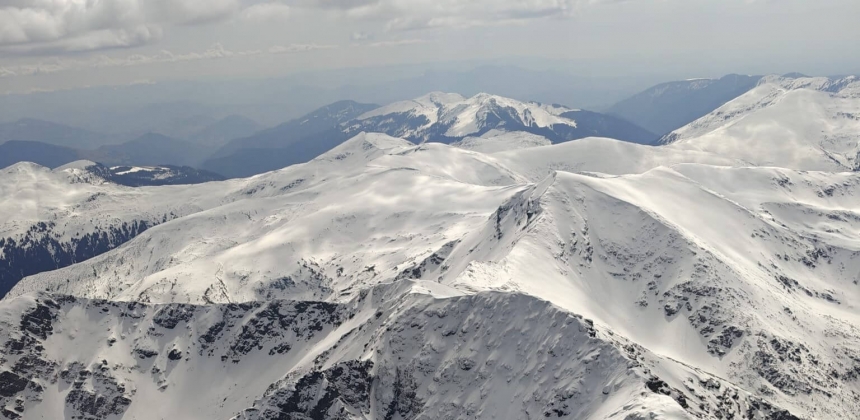 ZBOR PANORAMIC PESTE MUNȚII LEGENDARI AI TRANSILVANIEI