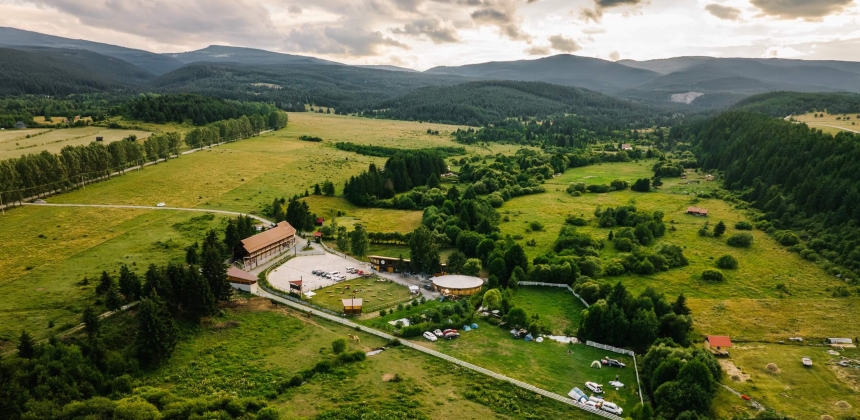 LOVASOKTATÁS (KÖZÉP)HALADÓKNAK A HARGITA LÁBÁNÁL