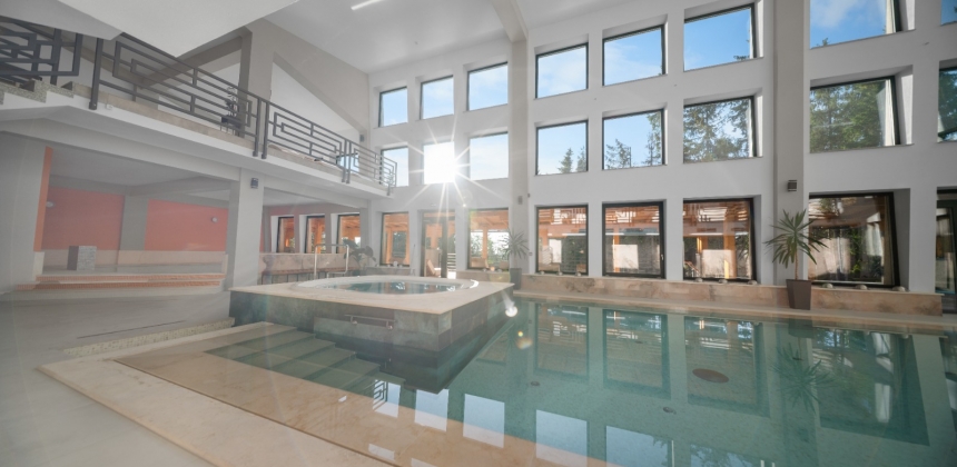CSALÁDI ÉS BARÁTI FELTÖLTŐDÉS – WELLNESS & SPA A HARGITÁN