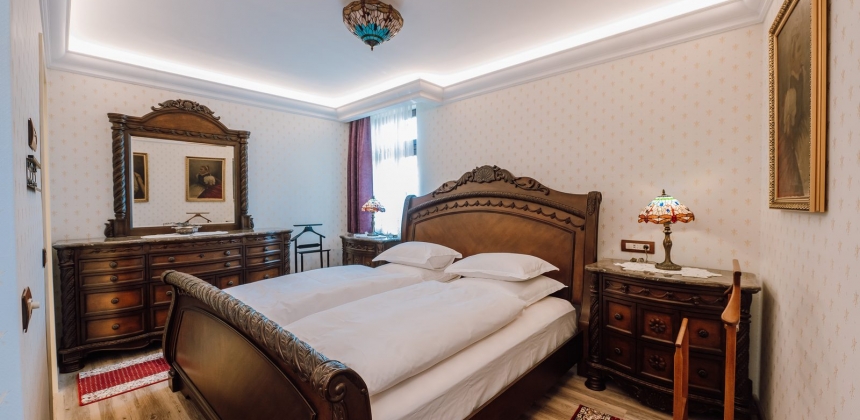 O CĂLĂTORIE ÎN TIMP, ÎNTRE ZIDURILE UNUI CONAC ISTORIC