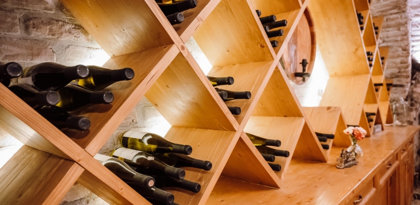 4 TÉTELES BORKÓSTOLÓ A PETRY ESTATE WINERY BIRTOKÁN